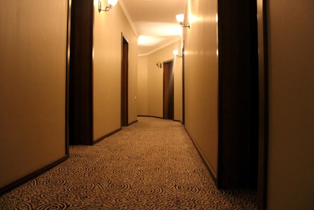 Hotel Empire Кутаиси Екстериор снимка